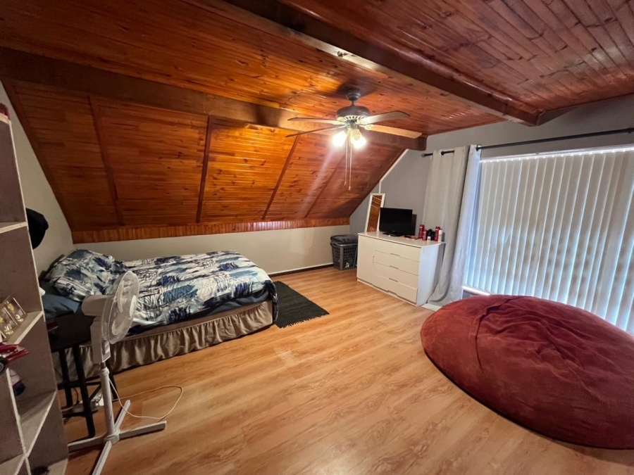 5 Bedroom Property for Sale in Rouxpark Western Cape